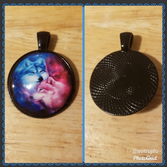 🆕️ Glass Wolf Galaxy Charm & Necklace - Picture 2 of 2